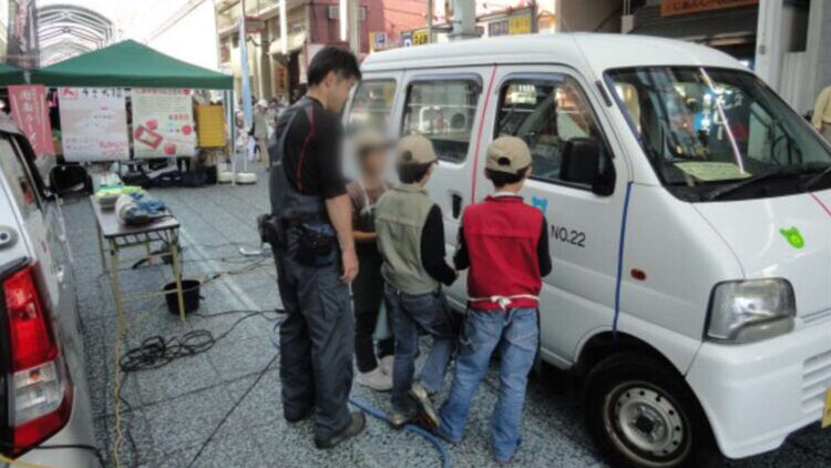 車の磨き屋 こどもっちゃ 商店街